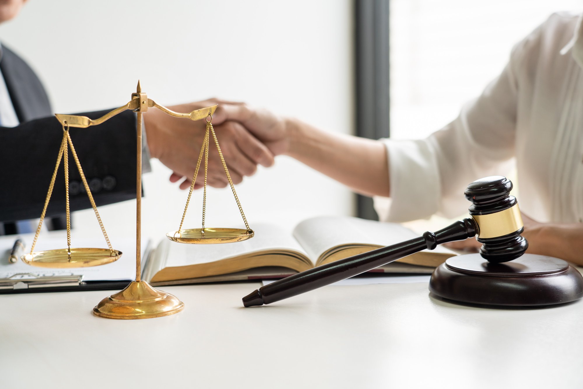 Why Engaging an Attorney with Local Experience Matters in New York Business Litigation cover Why Engaging an Attorney with Local Experience Matters in New York Business Litigation cover