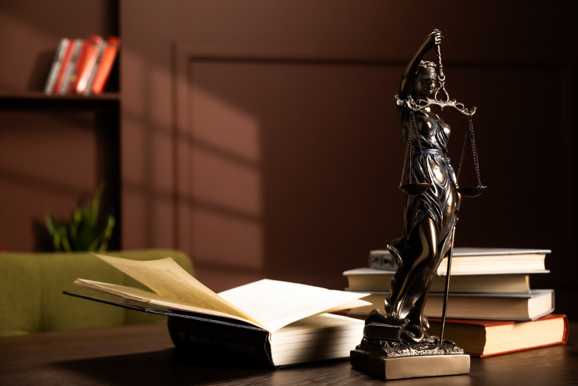 How to Choose the Right Business Litigation Attorney cover How to Choose the Right Business Litigation Attorney cover